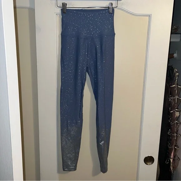 Beyond Yoga Alloy Ombre 7/8 Leggings in Excellent Condition - Picture 2 of 8